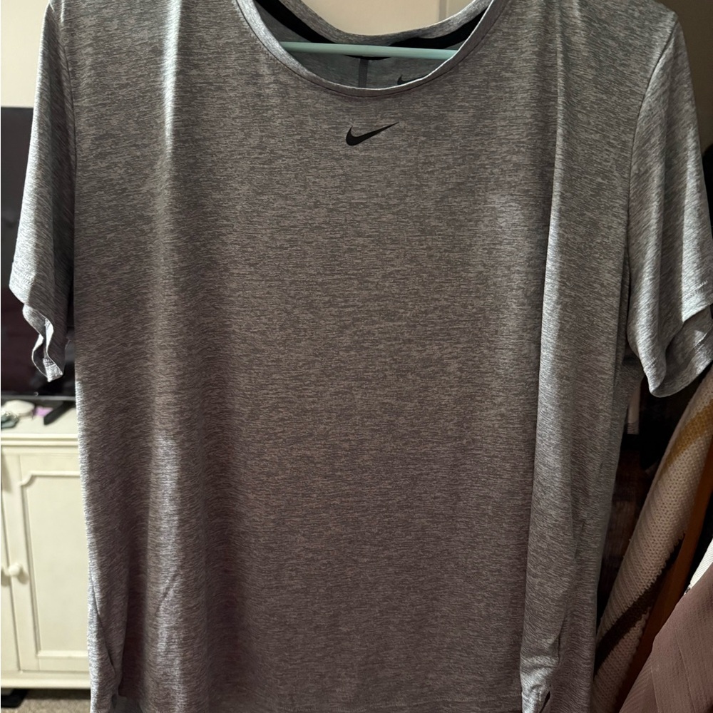 Nike Men's Gray T-Shirt